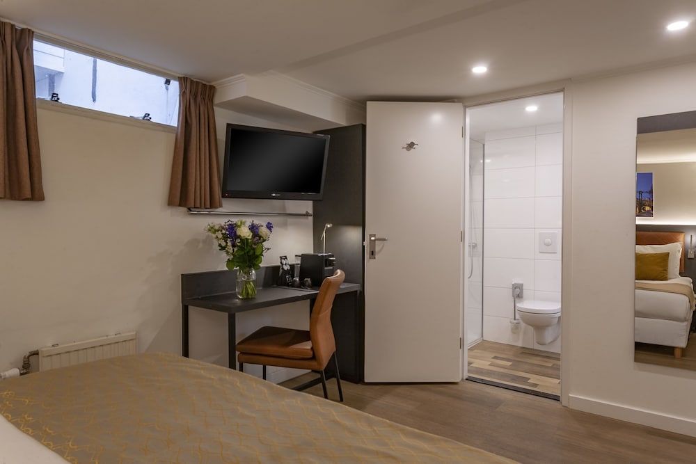 Hotel Avenue Standard Room, 1 Double or 2 Twin Beds 9