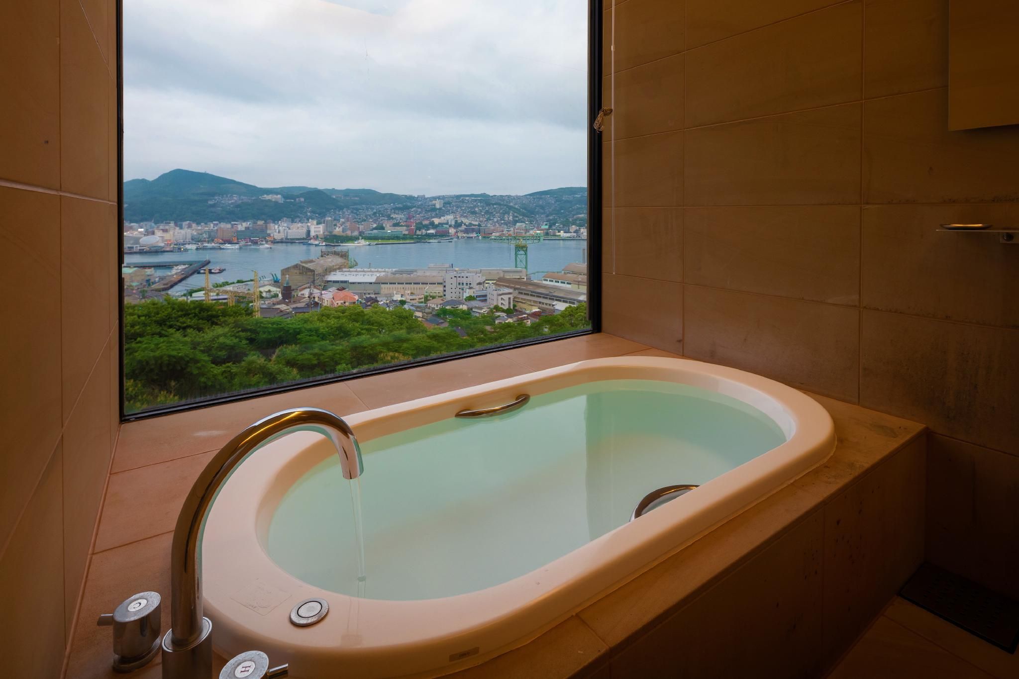 Deluxe Tower Ocean View Twin Room
