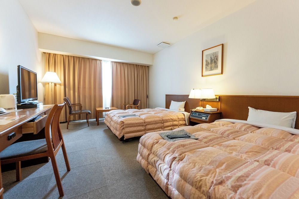 Twin Room, Smoking