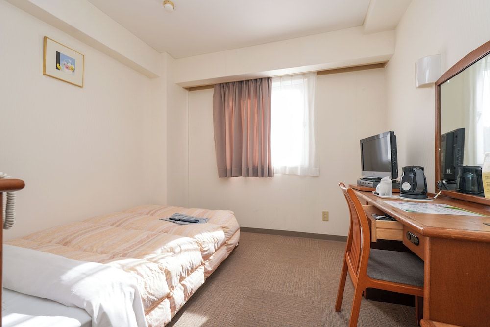 Semi Double Room, Smoking