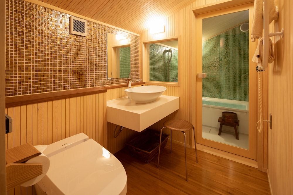Junior Suite (CHAYA 201)