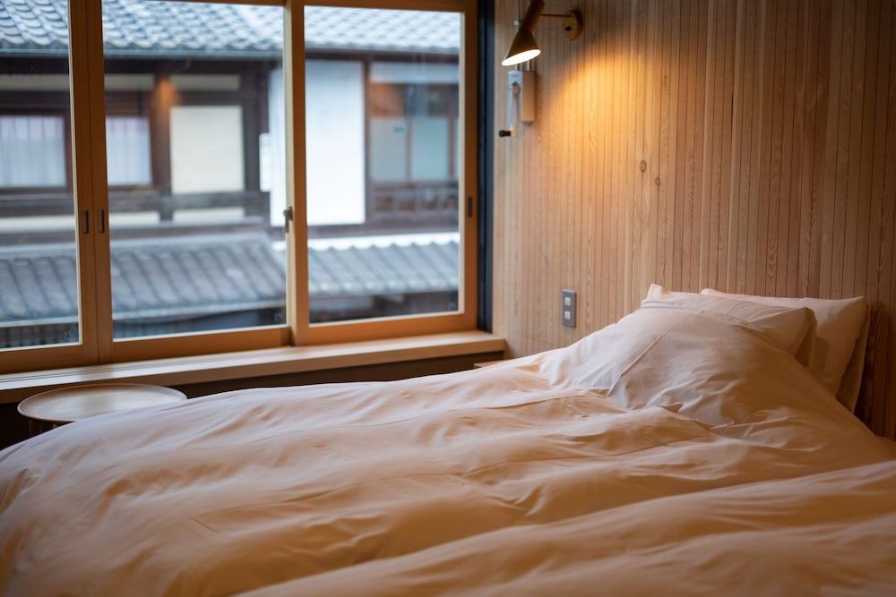 Standard Twin Room without bathtub (CHAYA 203)