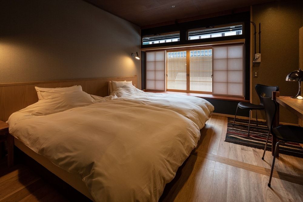 Standard Twin Room without bathtub (CHAYA 102)