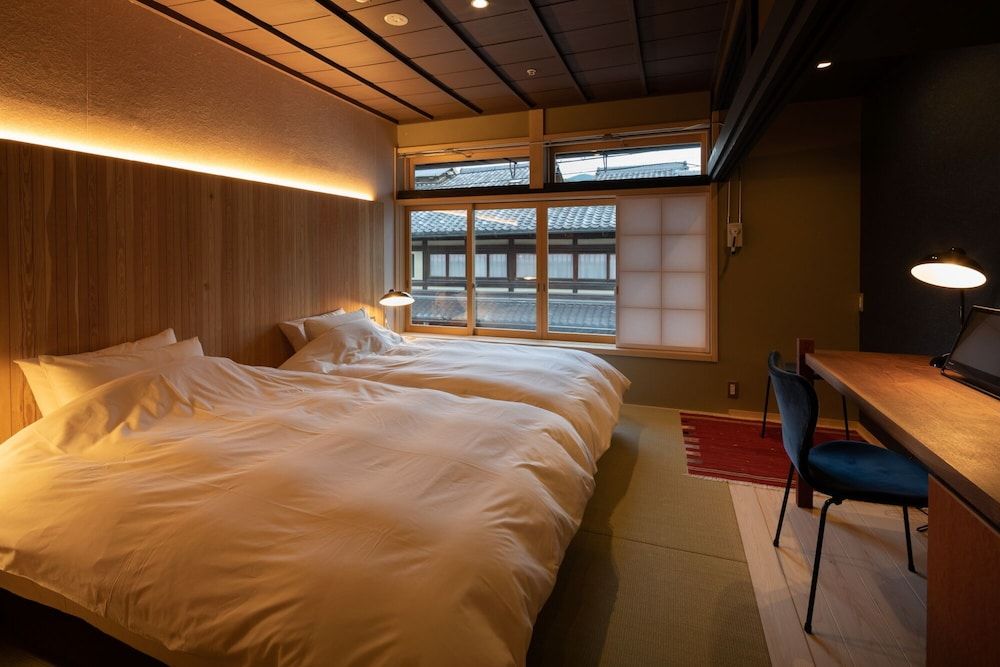 Standard Twin Room without bathtub (CHAYA 202)