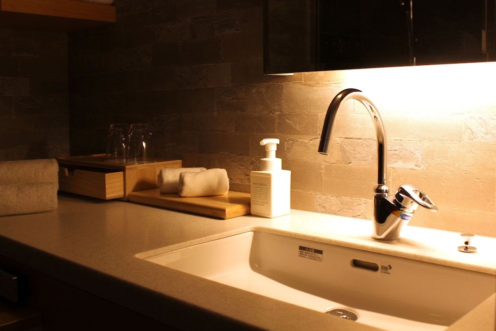 Kyoto Shinmachi Rokkaku Hotel grandereverie Standard Double Room, 1 Queen Bed 7