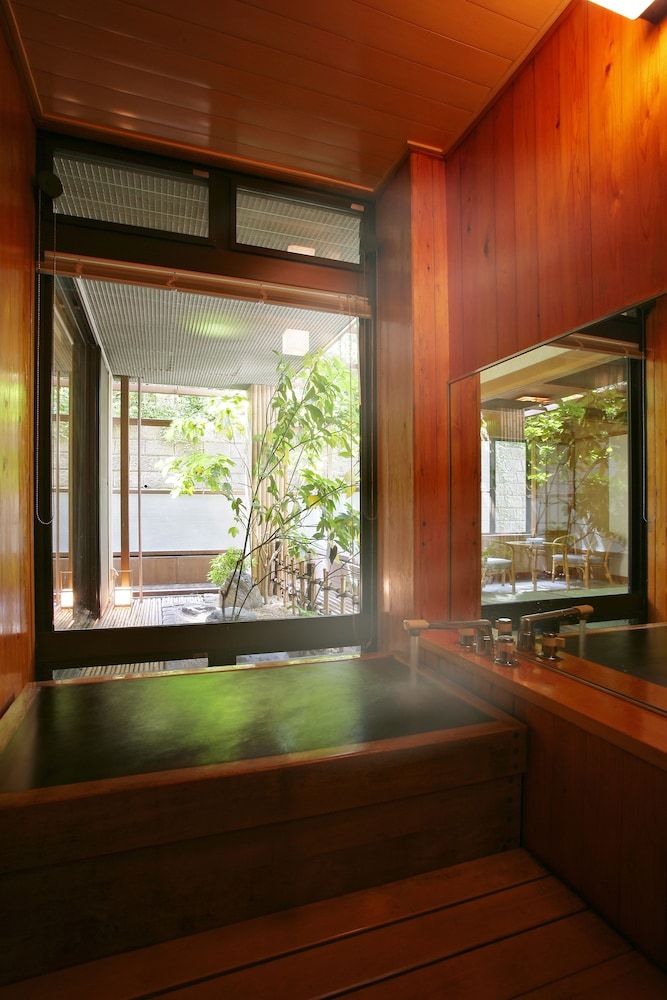 Deep Soaking Bathtub