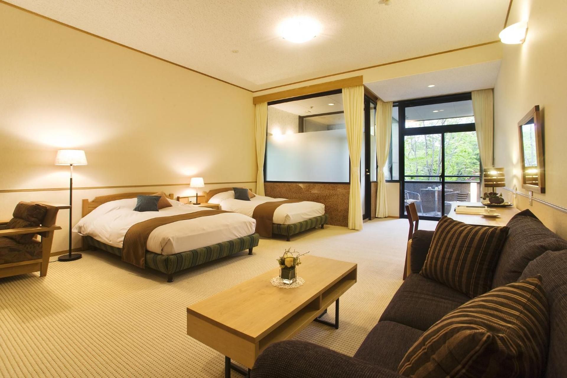 Superior Twin Room with Private Bathroom with Mountain View