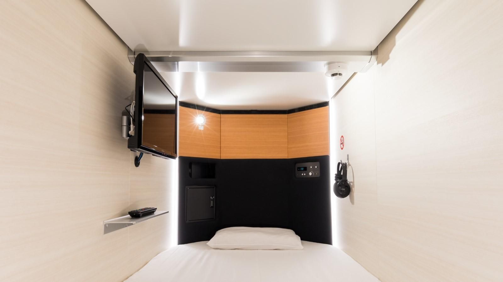 Men-Only Standard Capsule on Mixed Dormitory Floor
