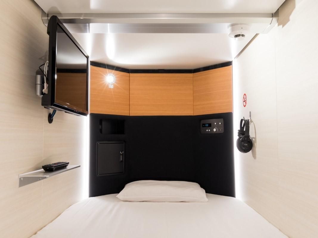 Women-Only Superior Capsule on Mixed Dormitory Floor