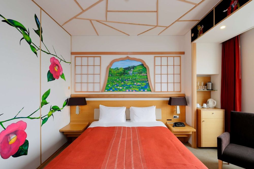 Park Hotel Tokyo Artist Room Queen - Request of artist subject to availability, Non Smoking, 31 or 34F 3