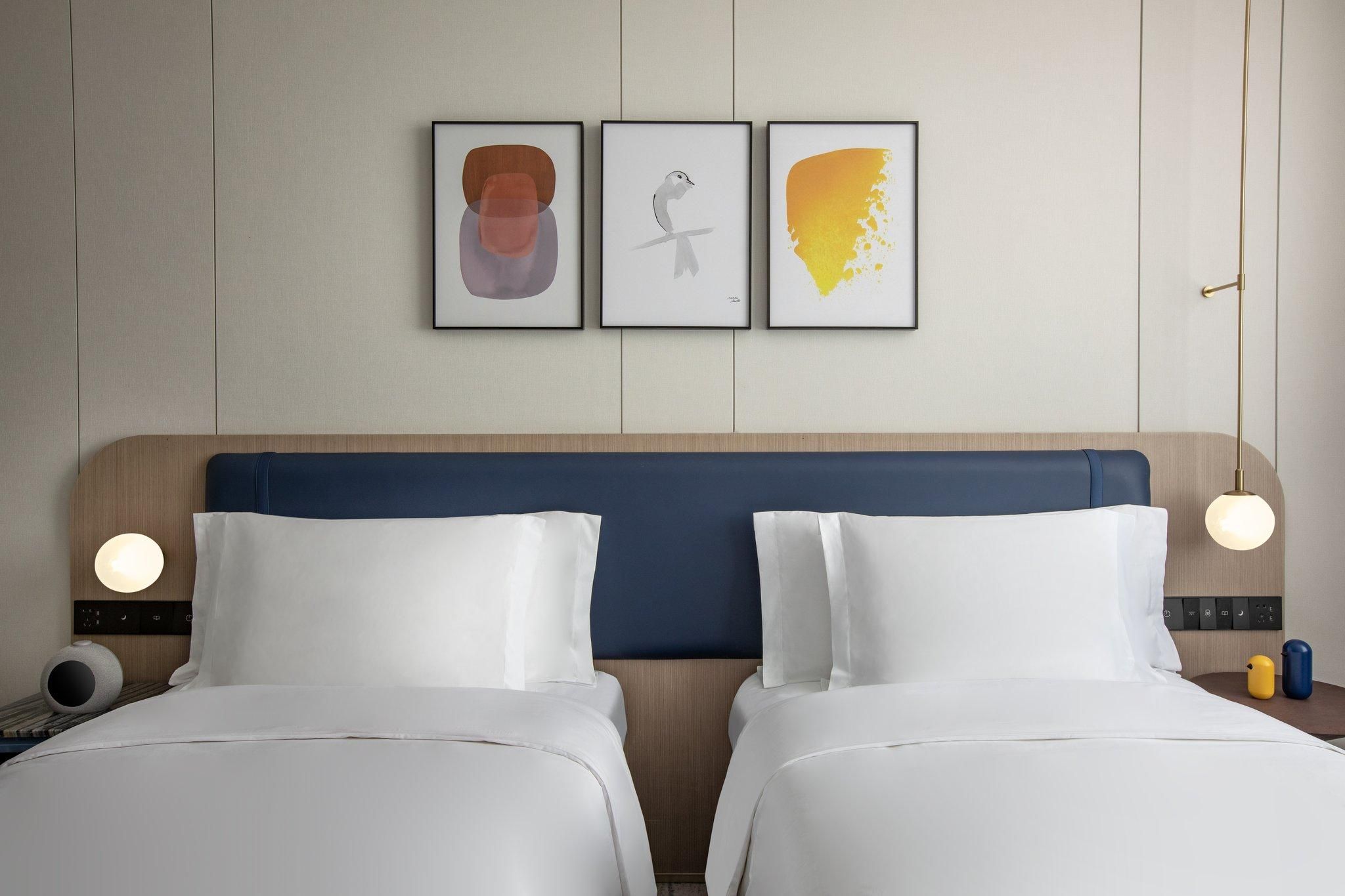 2 Twin Standard Lounge Access