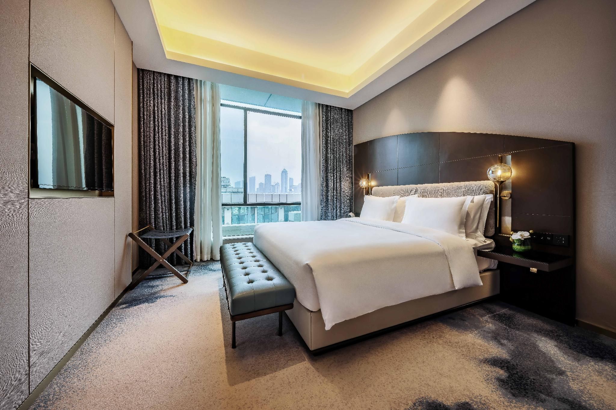 1 Bedroom Suite Lounge Access