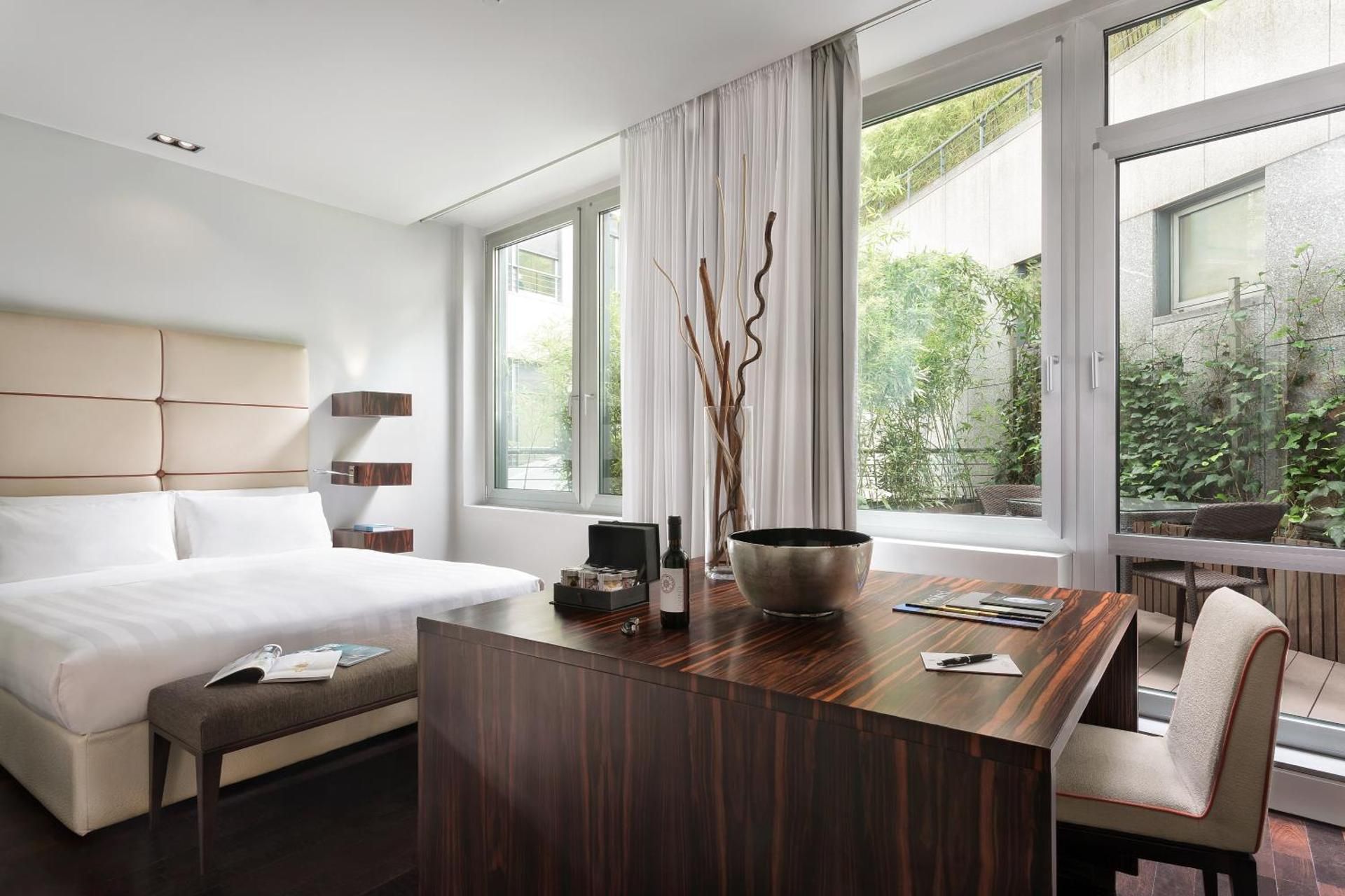 undefined Sina The Gray 7