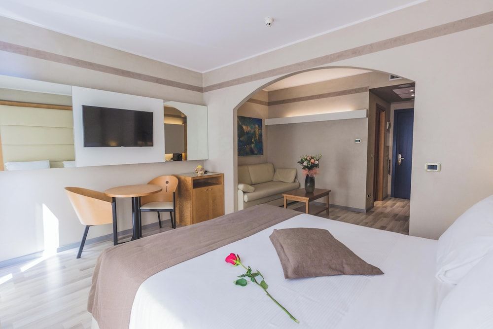 Junior Suite, 1 King Bed, Non Smoking