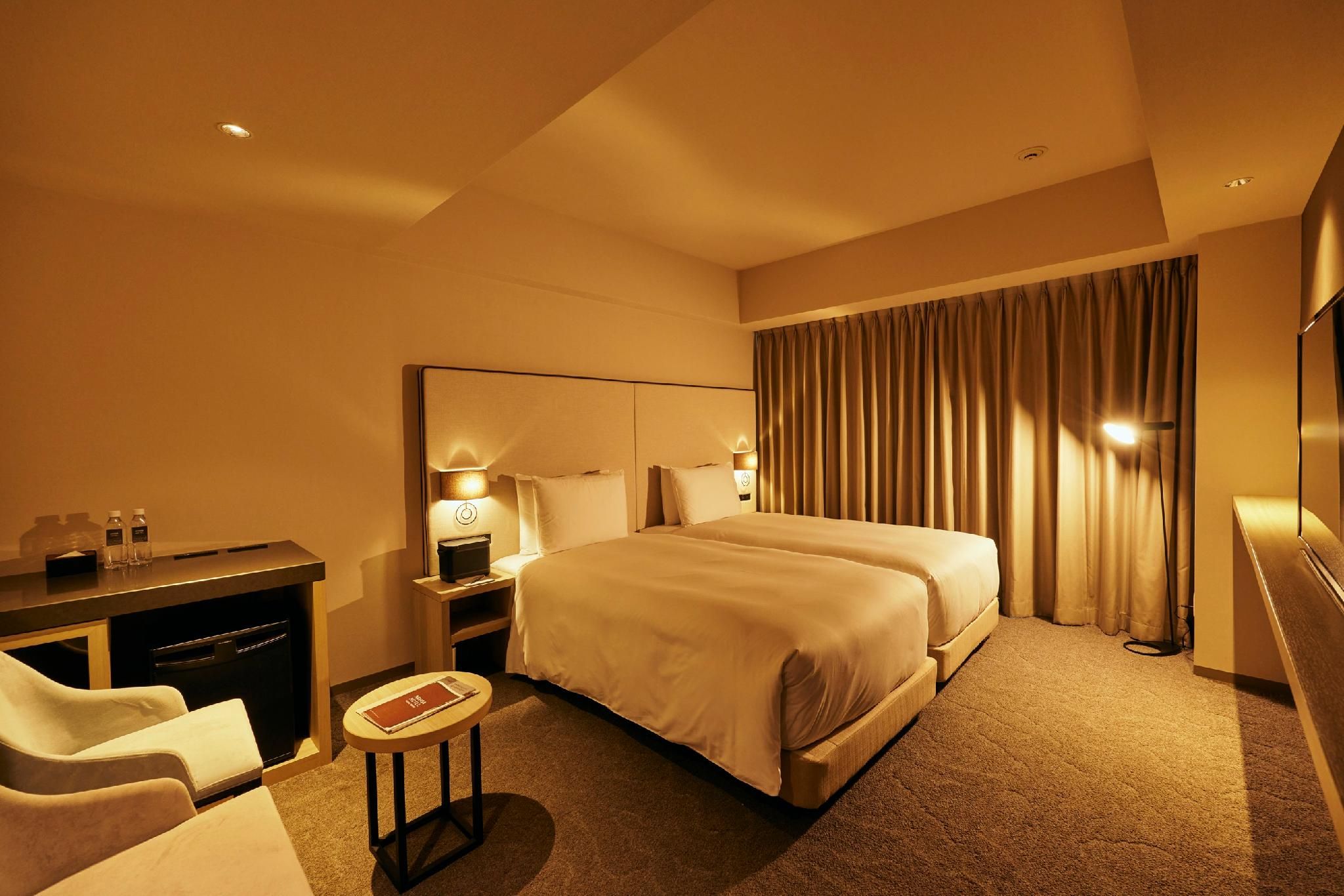 Universal Twin Room with Private Bath
