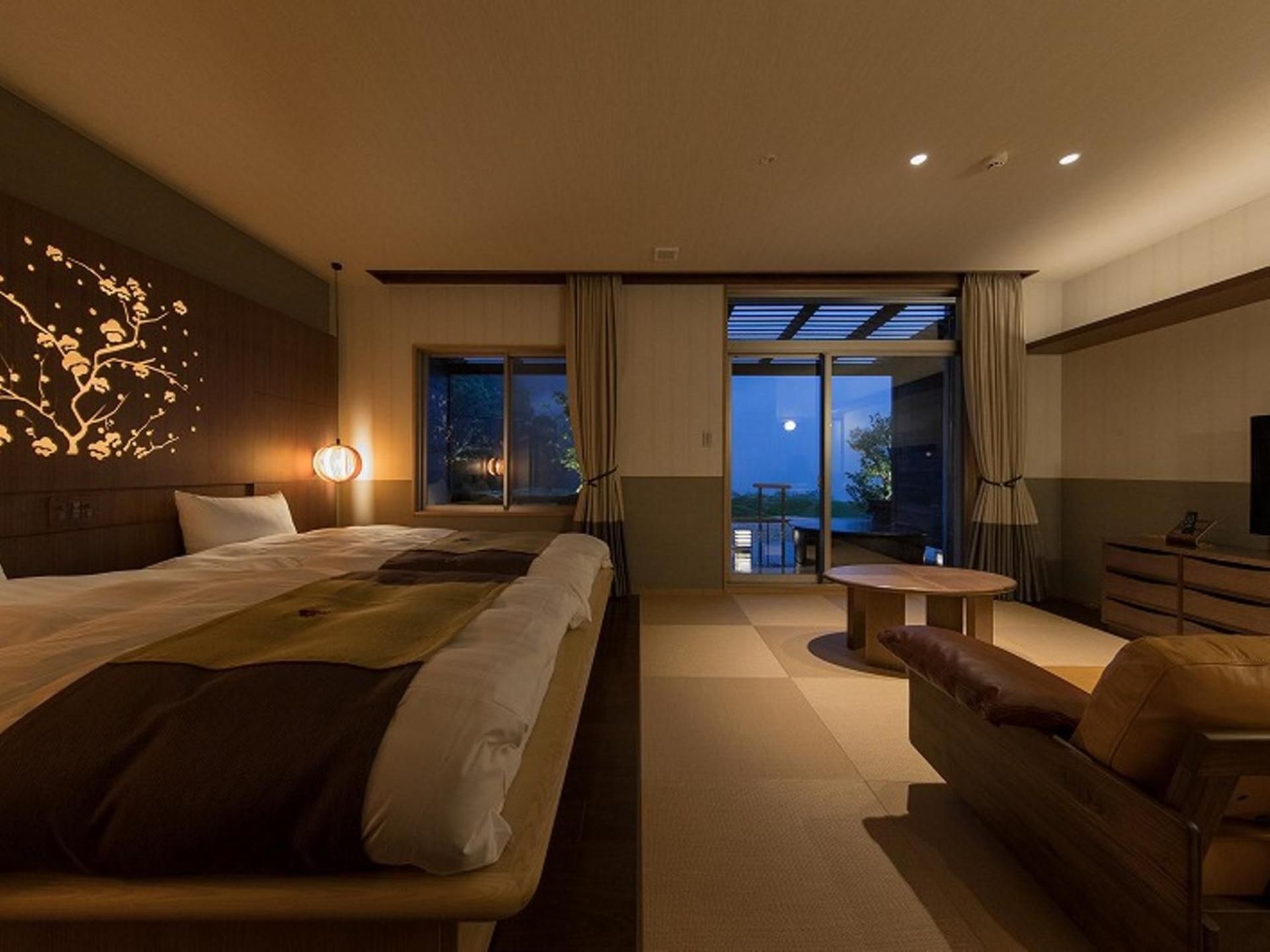 Standard Room with Tatami Area and Private Bathroom and Open-Air Bath - Non-Smoking