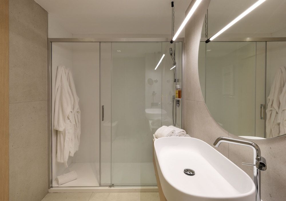 Hotel Zenit Coruña Habitación junior con 2 camas individuales y sofá cama (3 personas) 3