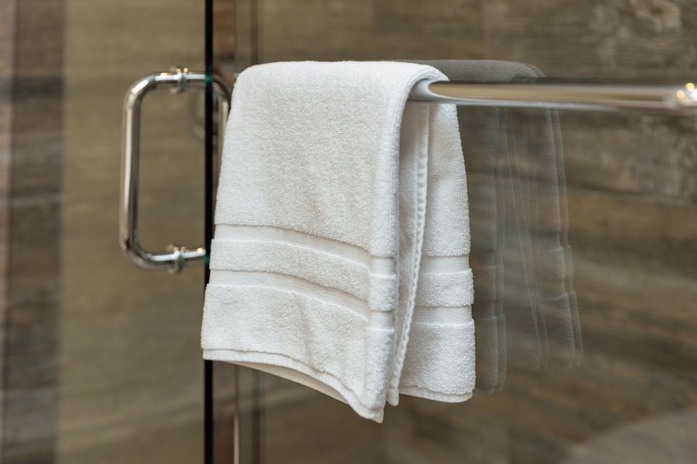 Lakehouse Resort Premier Pool View Studio 4