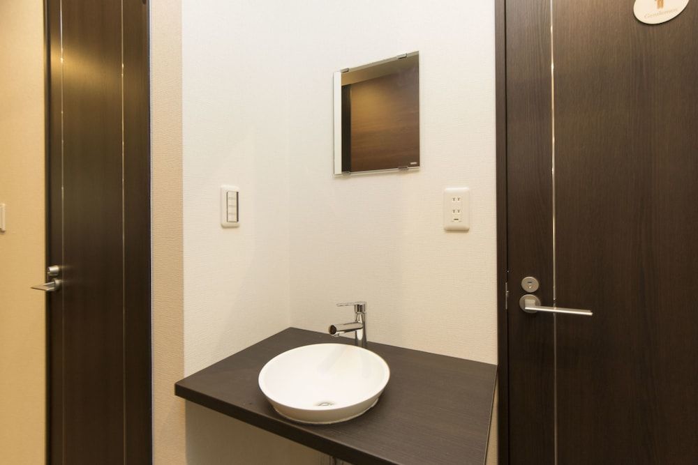 Ryoma Nishiooi I - Hostel Single Bed Desk & Chair - Male Only 11