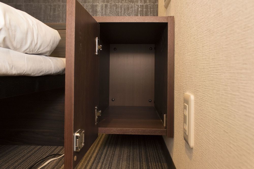 Ryoma Nishiooi I - Hostel Single Bed Desk & Chair - Male Only 8