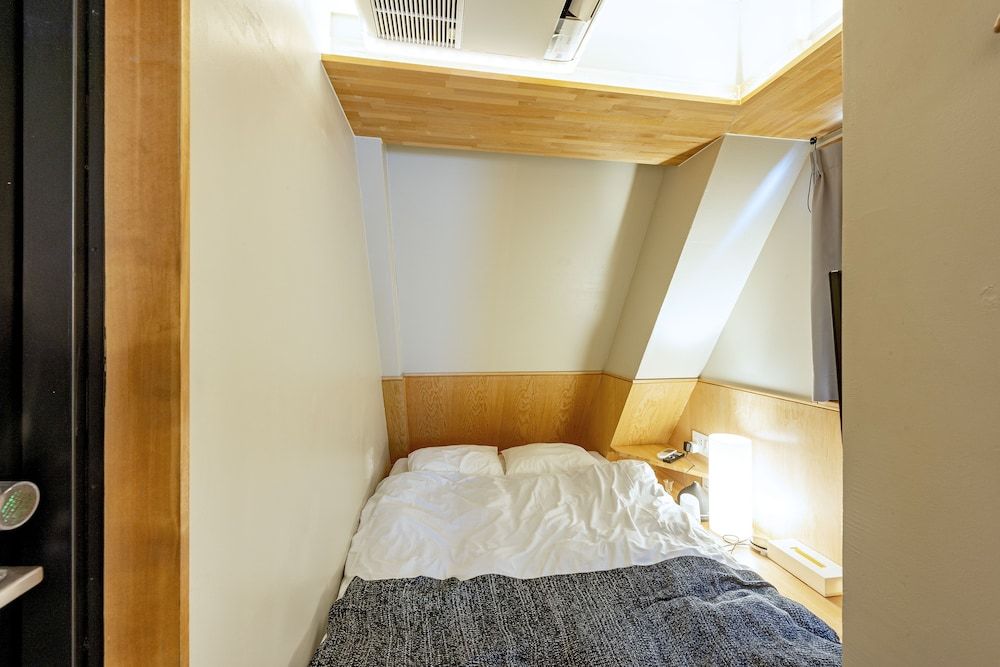 Plat Hostel Keikyu Asakusa Station Double Room, Shared Bathroom 2