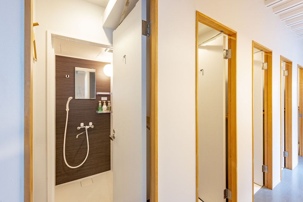 Plat Hostel Keikyu Asakusa Station Double Room, Shared Bathroom 4