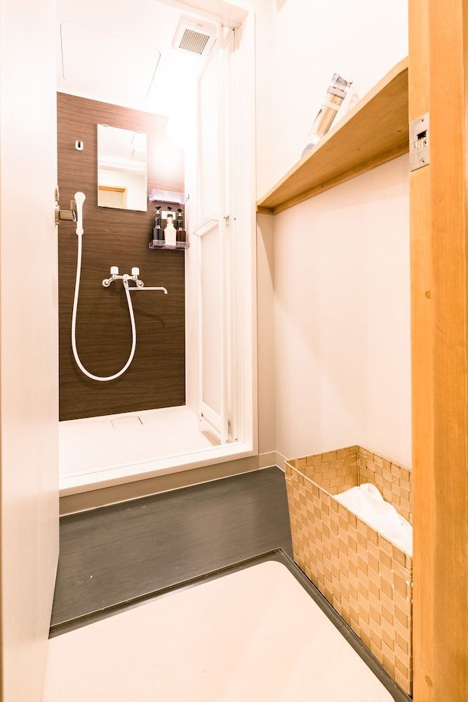 Plat Hostel Keikyu Asakusa Station Double Room, Shared Bathroom 8