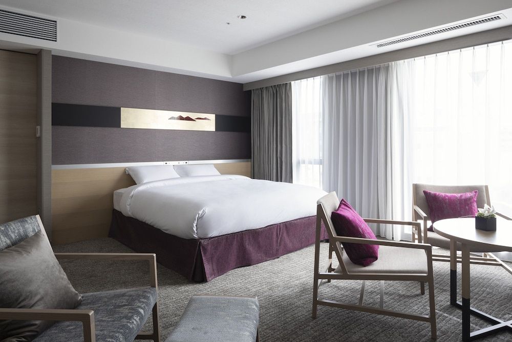 [NON SMOKING] Deluxe Corner King Room