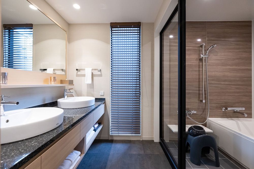[NON SMOKING] Deluxe Corner King Room