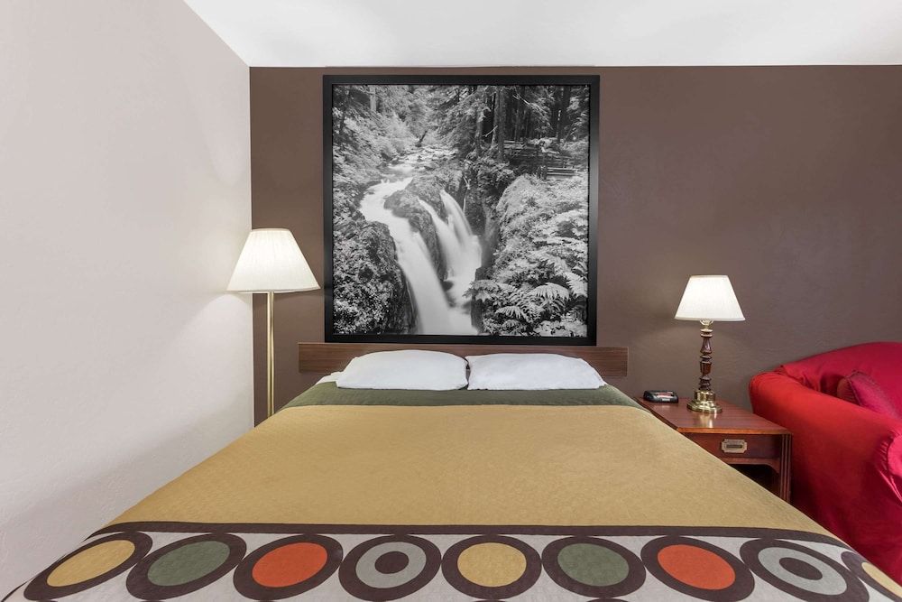 Room, 1 Queen Bed, Accessible, Non Smoking (Mobility,Tub w/Grab Bars,Pet-Friendly)