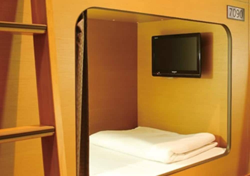 Standard Capsule Room (Upper Bed), Men only