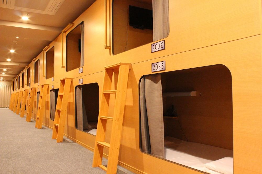 Standard Capsule Room (Upper Bed), Men only