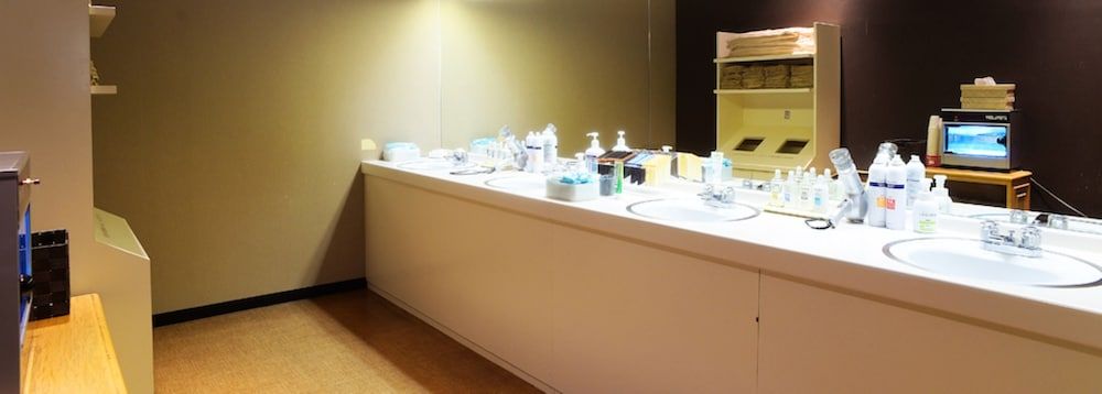 Deluxe Capsule Room (Lower Bed), Men only
