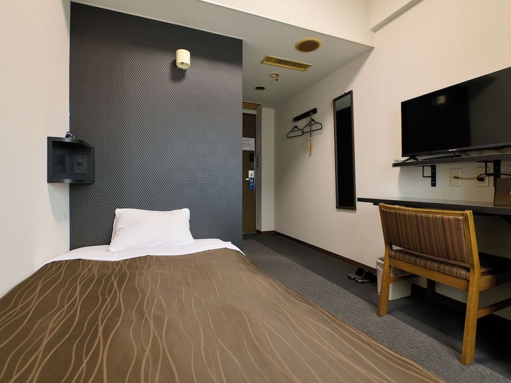 Single Room, Smoking