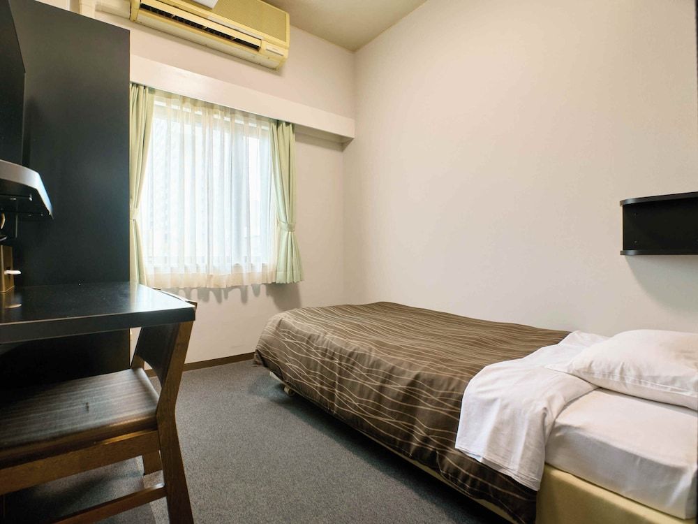 Single Room, Smoking