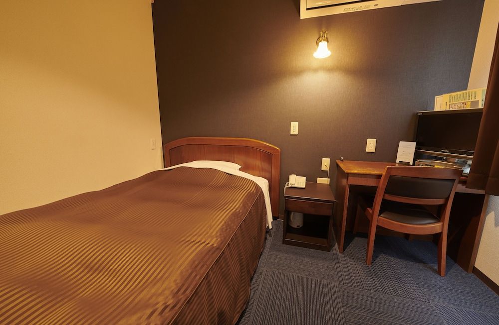 Single Room, Smoking