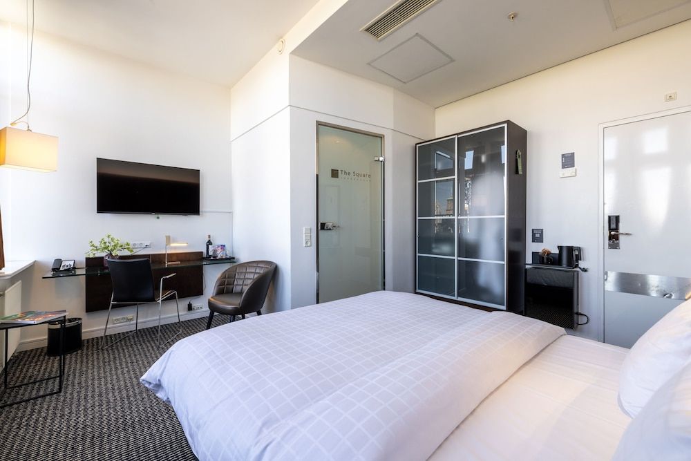 undefined The Square 9