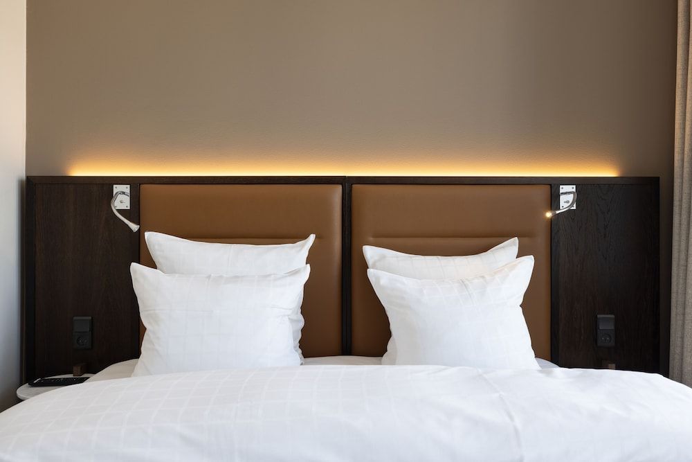 undefined The Square 10