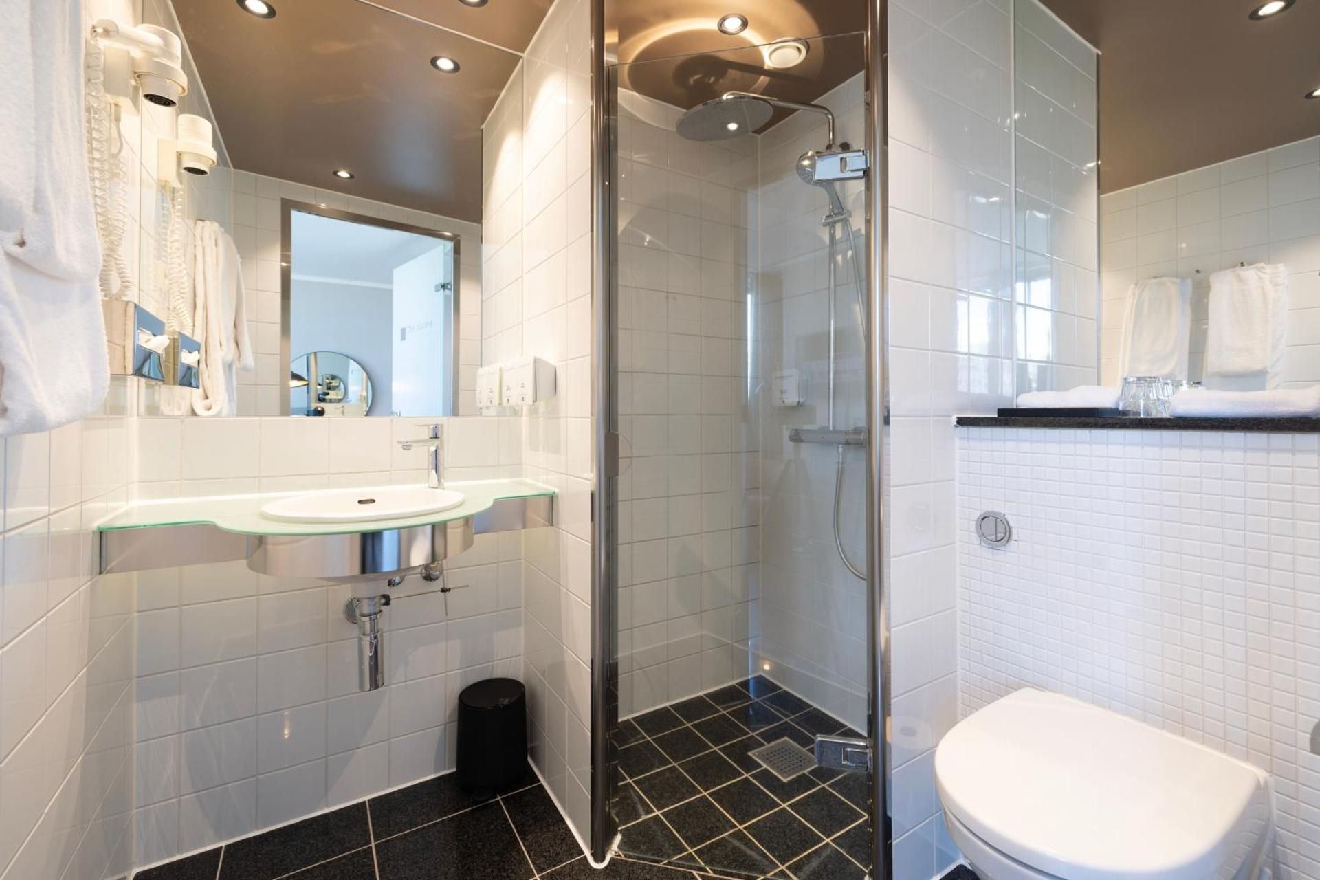 undefined The Square 5