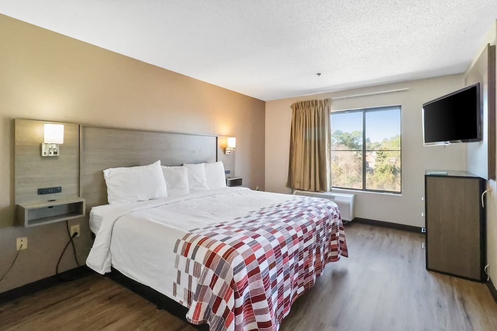 Deluxe Room, 1 King Bed, Accessible, Non Smoking (Roll-In Shower)