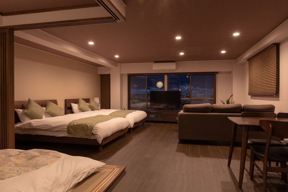 Kyoto Riverview House Kyou-raku Deluxe Room, Balcony, Mountain View 10