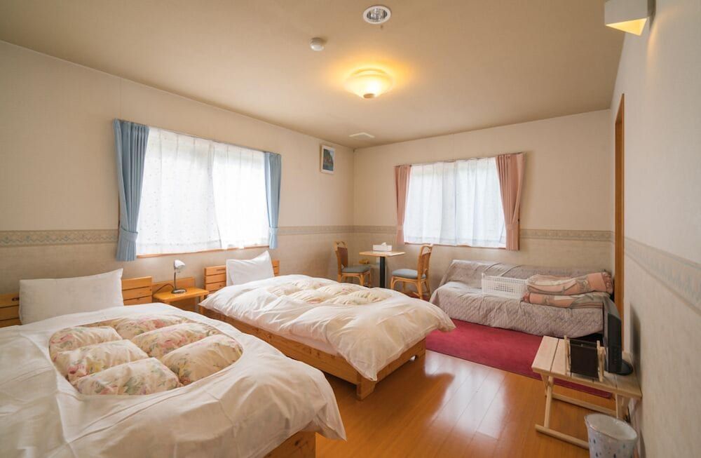 Twin Room, Non Smoking, Shared Bathroom (No meal)