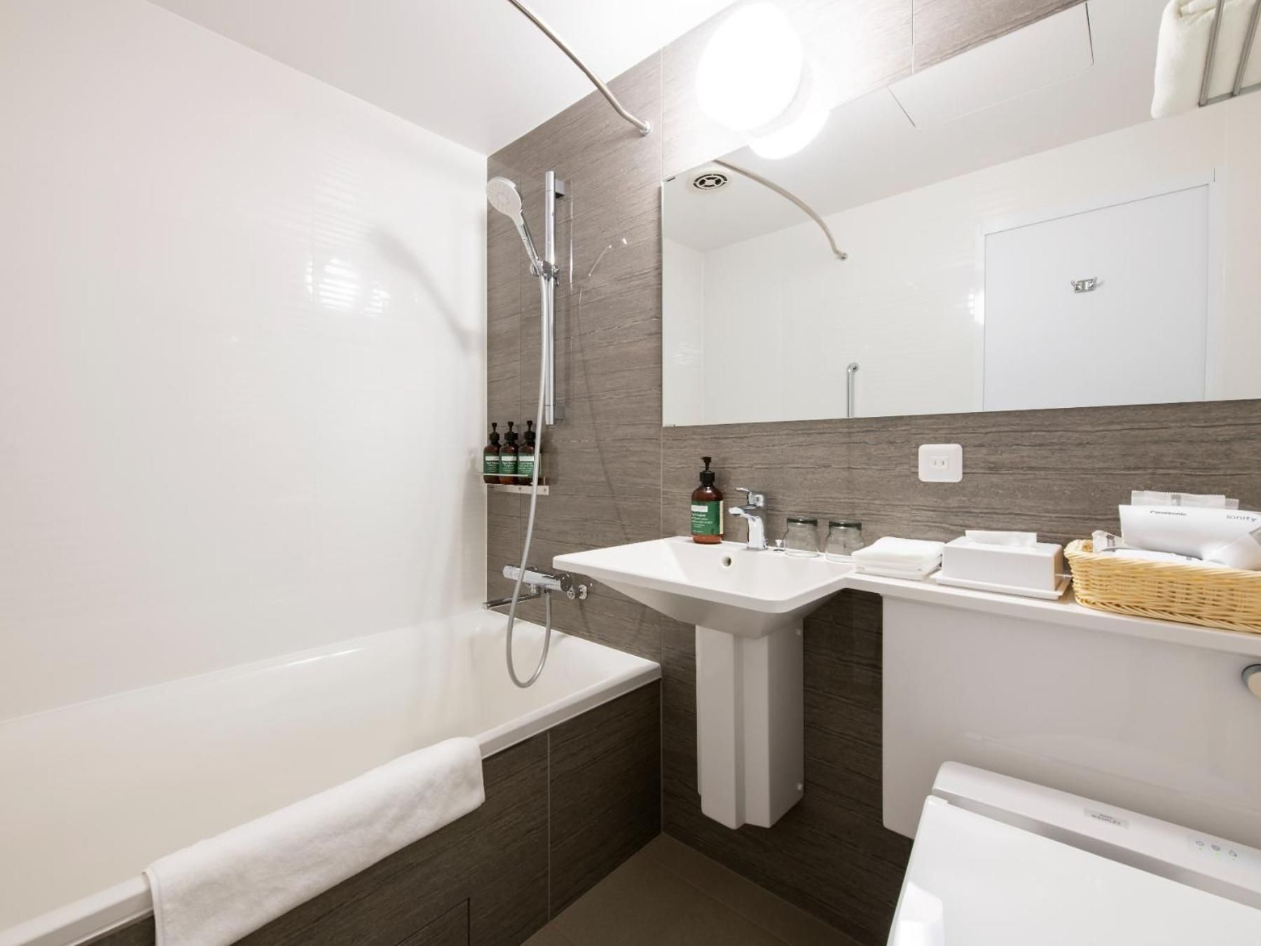 Twin Room with Roll In Shower - Non-Smoking