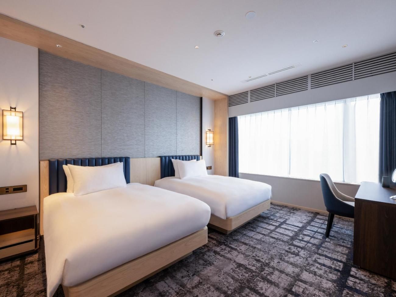 2 Twin Suite Lounge Access