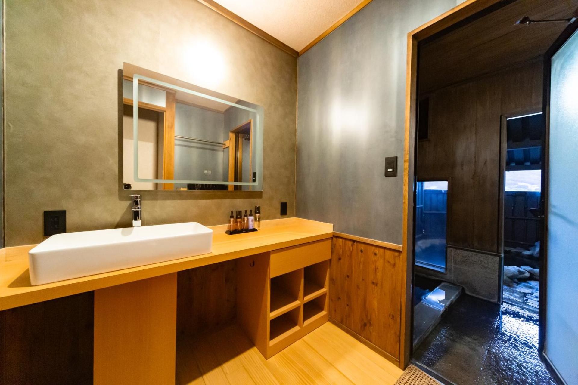 Japanese Room with Open-Air Bath