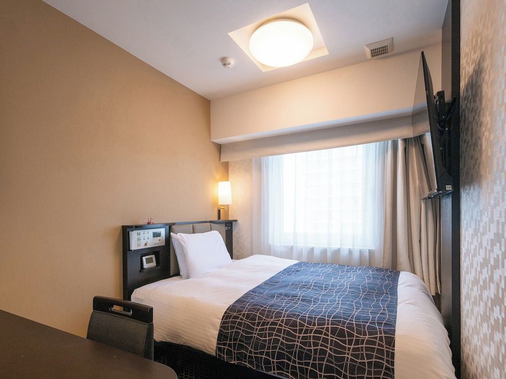 Single Room, Smoking