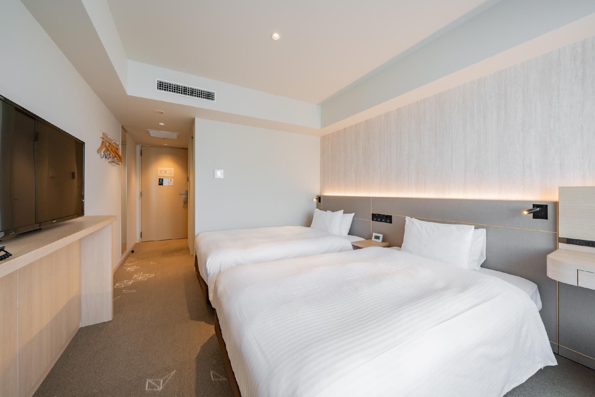 Adjoining 2 Twin Rooms for 4 People - Non-Smoking