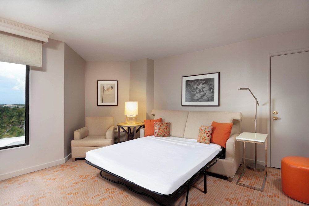 Suite, 1 Bedroom, Non Smoking (Mobility/Hearing Access, Roll-in Shwr)