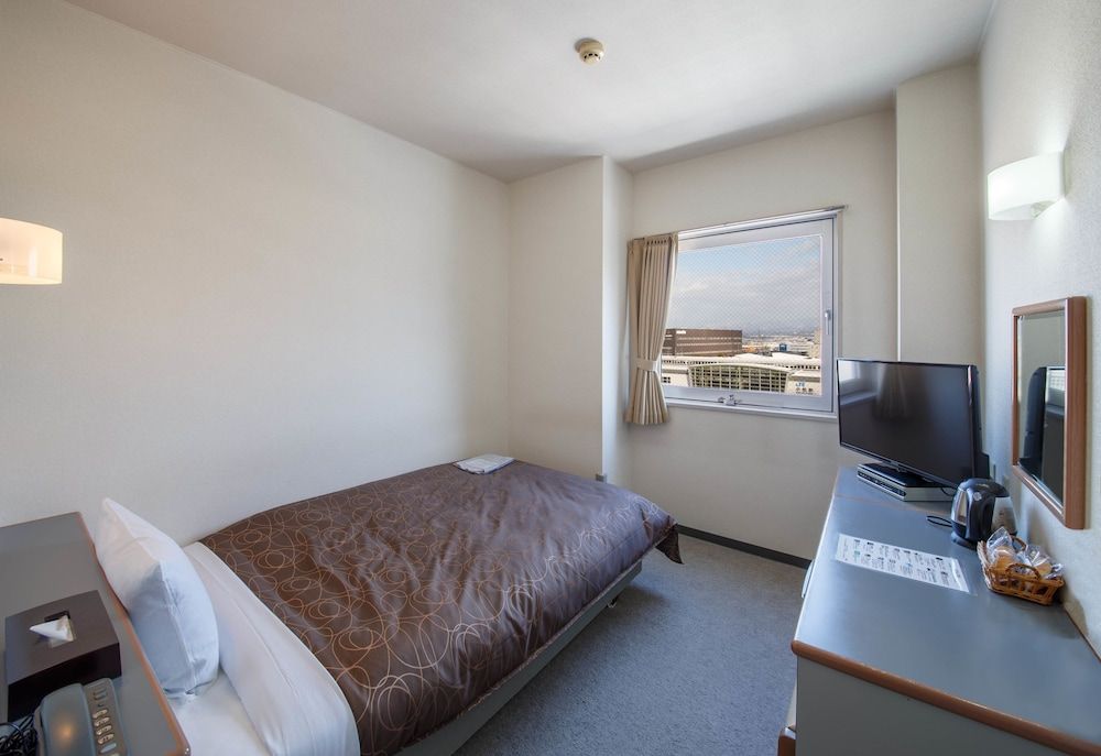 Single Room, Smoking