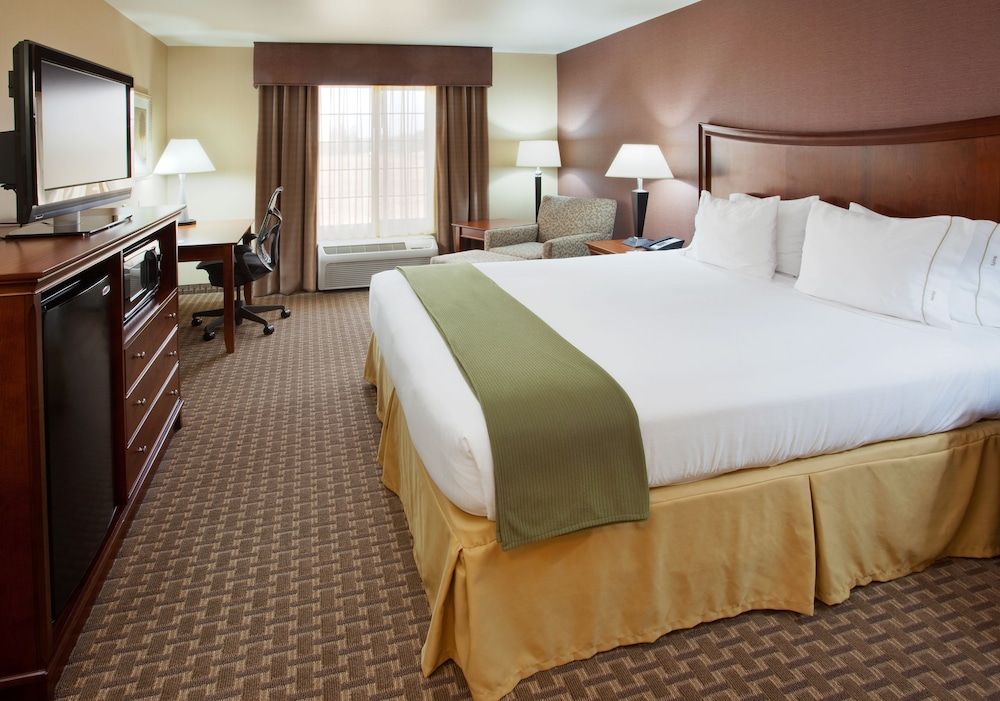 Standard Room, 1 King Bed, Accessible (Mobility, Roll-In Shower)